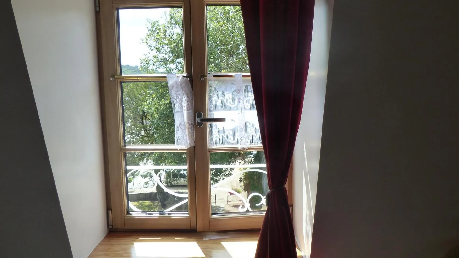 Demeure Des Tilleuls Locquenole Bed & Breakfast