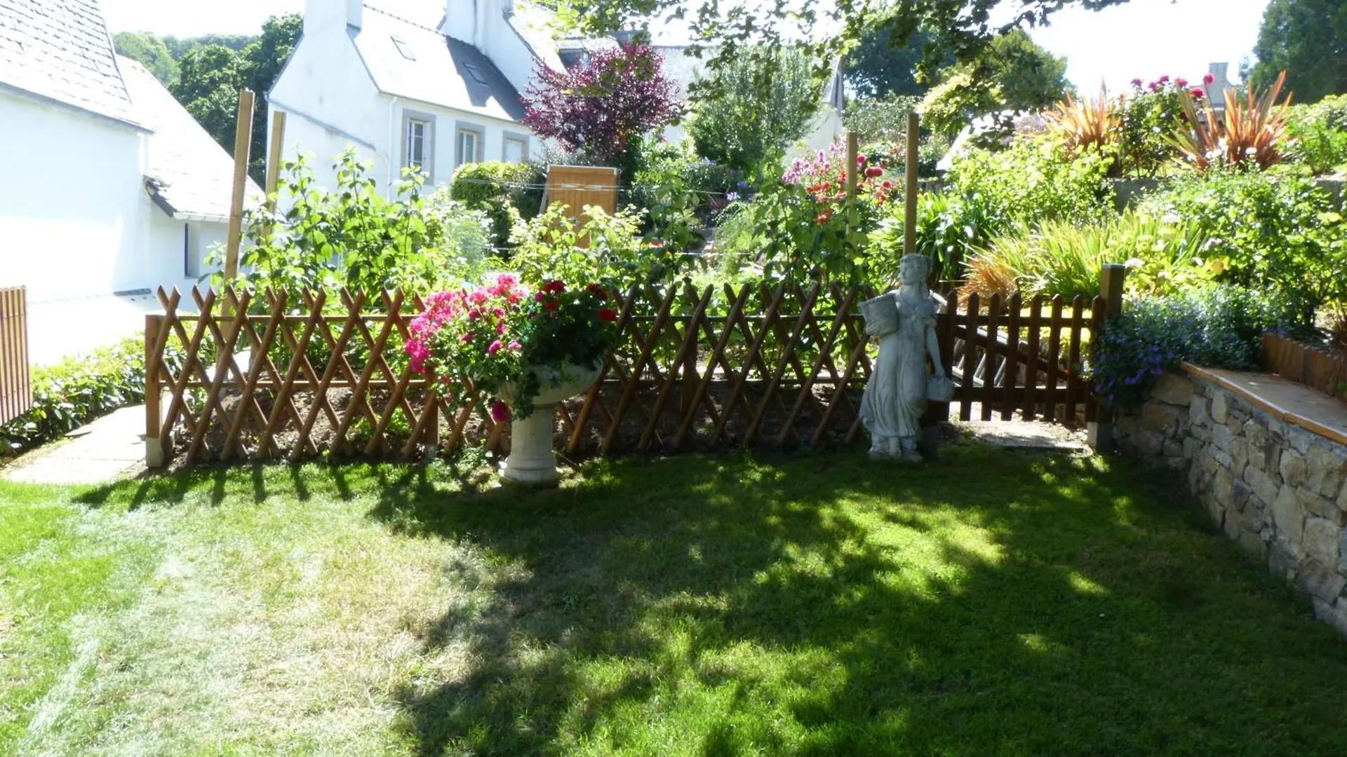 Demeure Des Tilleuls Locquenole Bed & Breakfast